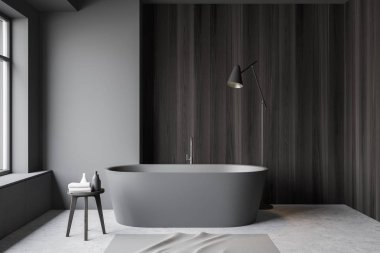 Gri ve ahşap banyo içi, küvet ve lamba