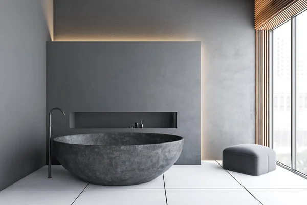 Šedá minimalistická koupelna s šedou vanou — Stock fotografie