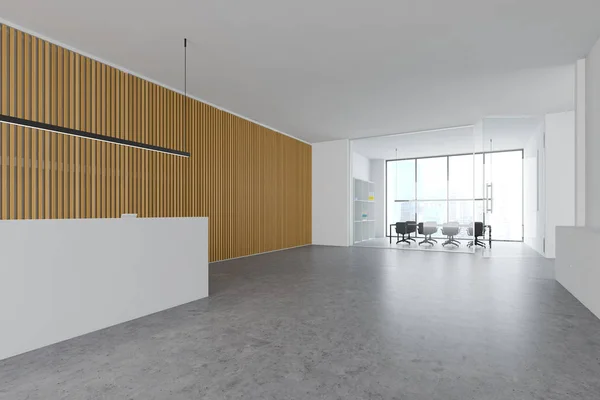 Hall de bureaux en bois avec réception et salle de réunion — Photo