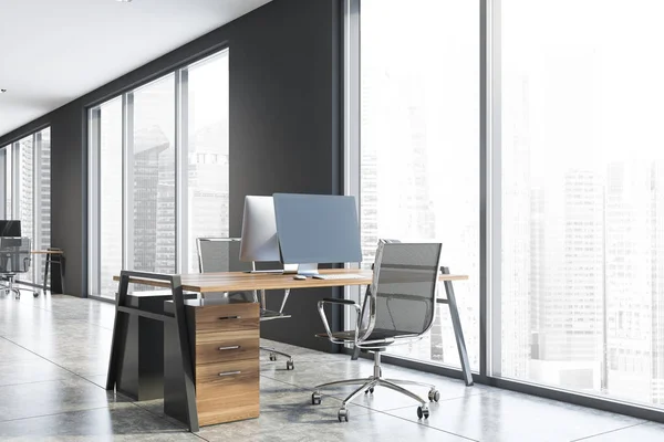 Arbetsplats i grått öppet utrymme kontor — Stockfoto