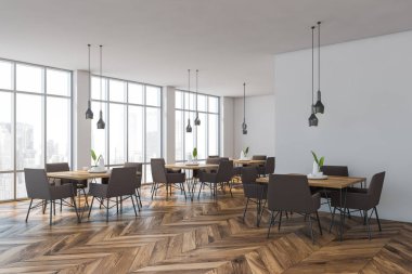 Koltukları olan beyaz şık bir kafe.