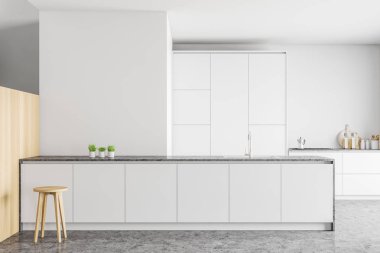 Bar taburesi olan beyaz mutfak.