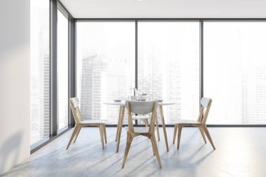Yuvarlak masa ile panoramik beyaz yemek odası
