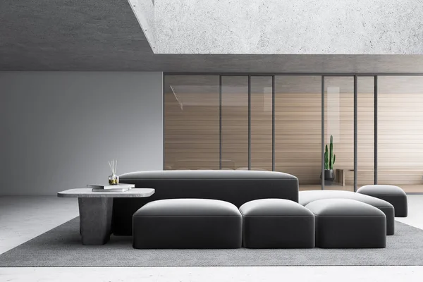 Sala de estar minimalista cinza e de madeira com sofá — Fotografia de Stock