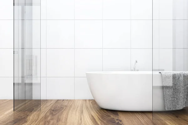 Salle de bain carrelage blanc plancher en bois — Photo