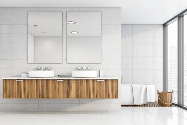 Çift lavabo ve küvet ile beyaz banyo — Stok fotoğraf