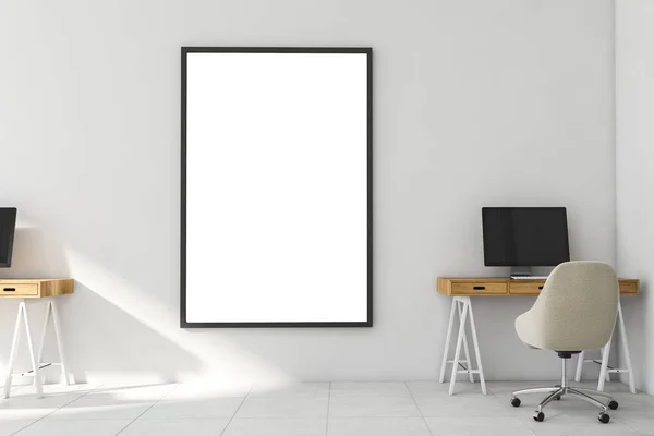 Hitta på affisch på vit snygg kontorsvägg — Stockfoto