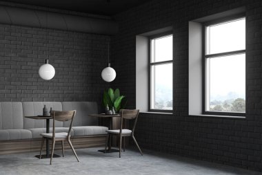 Kanepeli çatı katı kafe.