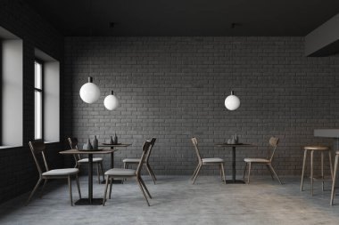 Koyu gri bir kafeterya.