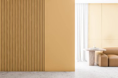 Koltuklu minimalist sarı oturma odası.