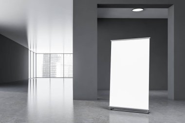 Gri ofis binasında dikey afiş