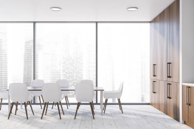 Ahşap dolaplı panoramik yemek odası