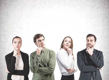 Düşünceli genç iş adamları portresi.