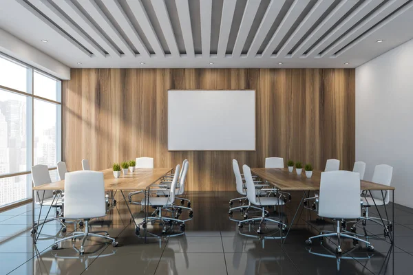 Interior de la sala de reuniones de madera y blanco con cartel —  Fotos de Stock