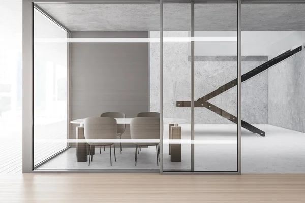 Salle à manger en béton et bois avec escalier — Photo