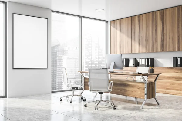 Bílý a dřevěný kancelářský kout Ceo s plakátem — Stock fotografie