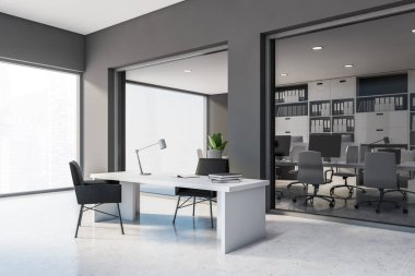 Gri duvarları, fayanslı zemini, bulanık şehir manzaralı panoramik penceresi ve turuncu sandalyeli devasa masası olan şık CEO ofisinin köşesi. Arka planda açık alan. 3d oluşturma