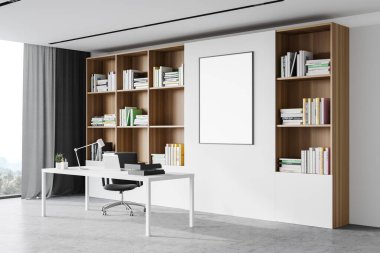 Beyaz duvarları, beton zemini, kitaplığın yanında duran bilgisayar masası ve dikey poster çerçevesi olan şık CEO ofisinin köşesi. Bulanık dağ manzaralı bir pencere. 3d oluşturma