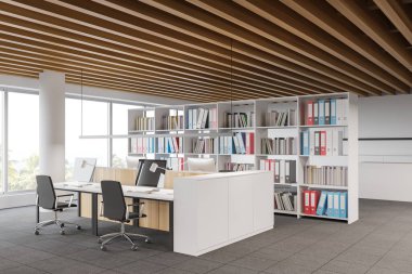 Panoramik tavan arası tarzı beyaz duvarları, ahşap tavanı, ahşap bilgisayar tabloları, klasörlü kitaplığı ve bulanık tropikal manzaralı uzay ofisinin köşesi. 3d oluşturma