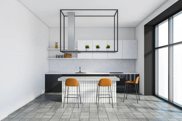 Interior Cozinha Elegante Com Paredes Brancas Pretas Piso Madeira Bancadas — Fotografia de Stock