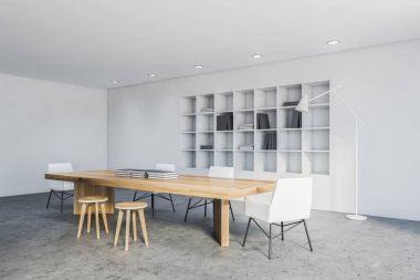 Beyaz duvarları, beton zemini, beyaz kitaplığı ve rahat koltukları olan uzun ahşap bir masa. 3d oluşturma