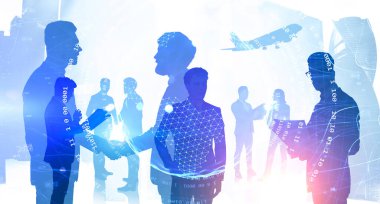 Bulanık Moskova şehrinde arka planda meslektaşlarıyla tokalaşan iki yönetici ve hologram gezegeninin iki katına çıkarıldı. İletişim ve ekip kavramı. Tonu ayarlanmış resim