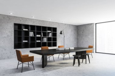 Çatı katı ofis kütüphanesinin köşesinde taş duvarlar ve zemin, siyah kitaplık ve turuncu koltuklu uzun ahşap masa. Bulanık şehir manzaralı bir pencere. 3d oluşturma