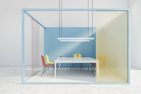 オレンジとぼやけた黄色の壁 コンクリートの床と黄色とオレンジの椅子と白の会議室のインテリア 3Dレンダリング — ストック写真