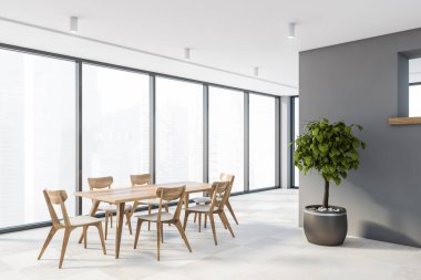 Gri duvarlı, fayanslı, sandalyeli ve saksılı uzun masalı şık panoramik yemek odasının köşesi. Bulanık şehir manzaralı bir pencere. 3d oluşturma