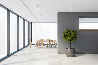 Gri duvarlı, fayanslı, sandalyeli ve saksılı uzun masalı şık panoramik yemek odasının içi. Bulanık şehir manzaralı bir pencere. 3d oluşturma