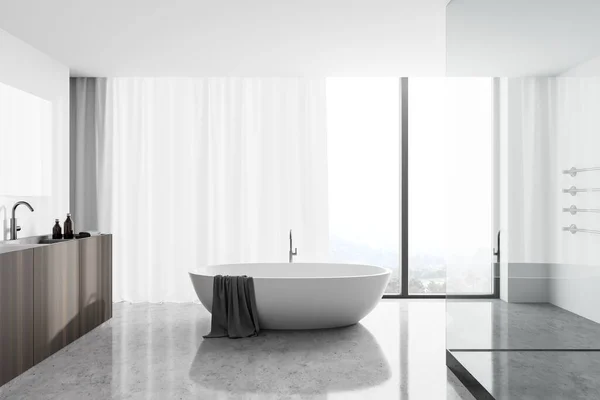 Interior Banheiro Moderno Com Paredes Brancas Piso Concreto Banheira Confortável — Fotografia de Stock