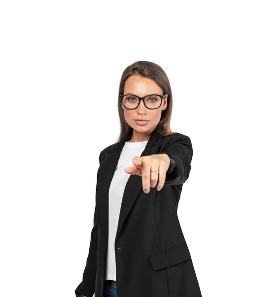 Retrato Aislado Una Hermosa Joven Empresaria Europea Con Gafas Apuntándote — Foto de Stock