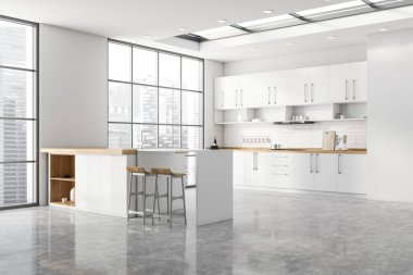 Beyaz ve tuğla duvarlı modern mutfağın köşesi, beton zemin, beyaz dolaplar ve tezgahlar, tabureli bar ve bulanık şehir manzaralı pencere. 3d oluşturma