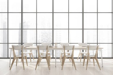 Şık panoramik yemek odasının içinde ahşap zemin, beyaz sandalyeli uzun ahşap masa ve bulanık şehir manzaralı büyük pencere. 3d oluşturma