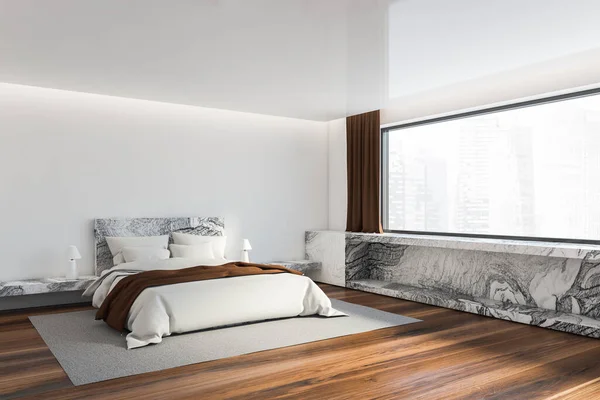 斯堪的纳维亚主卧室角落 白色的墙壁 木制的地板 舒适的国王尺寸的床 白色和棕色的床上用品和大理石架子下的窗户与模糊的城市景观 3D渲染 — 图库照片