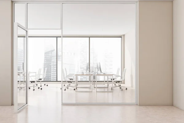 现代开放空间办公室的内部 有米黄色的墙壁 混凝土地面 一排白色和木制的计算机桌子和全景窗与模糊的城市景观 从大堂可以看到 3D渲染 — 图库照片