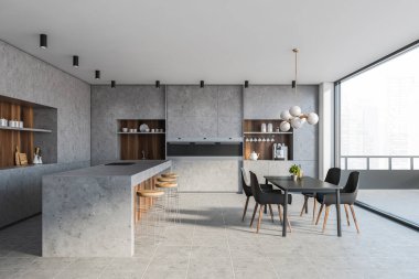 İçinde taş ve ahşap duvarlar, fayanslı zemin, rahat tezgahlar, tabureli bar sandalyeli gri yemek masası ve bulanık şehir manzaralı balkon olan modern mutfağın içi. 3d oluşturma