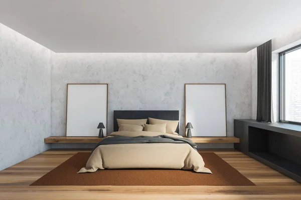 斯堪的纳维亚主卧室的内部有混凝土墙 舒适的国王尺寸的床与米黄色和灰色的床上用品 窗下的灰色架子与模糊的城市景观 两张假海报 3D渲染 — 图库照片