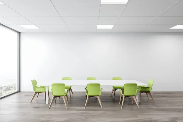 写字楼内设有简约的写字楼 白色的墙壁 木制的地板和长长的餐桌 还有明亮的绿色椅子 山景朦胧的窗户 3D渲染 — 图库照片