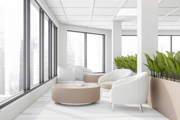 Interior Oficina Panorámica Sala Espera Con Paredes Blancas Suelo Madera —  Fotos de Stock