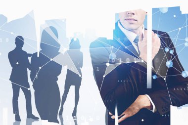 Tanınmayacak kadar düşünceli genç iş adamı ve ekibi, bulanık ve soyut bir şehirde, çift taraflı ağ arayüzü ile çalışıyorlar. Teknoloji ve iletişim kavramı. Tonu ayarlanmış resim