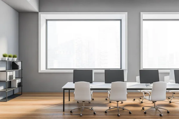 Intérieur Élégant Bureau Aire Ouverte Avec Murs Gris Sol Bois — Photo