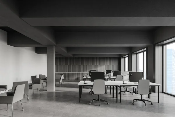 스타일에 정면의 전망은 회색과 콘크리트 컴퓨터 테이블 의자가 라운지가 사무실이다 — 스톡 사진