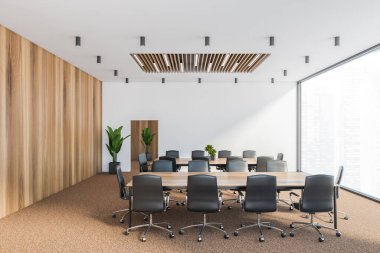 Beyaz ve ahşap duvarlı panoramik konferans odası, halı döşeli zemin, siyah sandalyeli uzun toplantı masası. 3d oluşturma