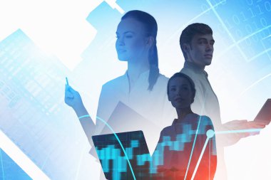 Bulanık şehirde üç tüccarın portresi. Finansal grafiklerin iki katına çıkarılmış. Tonu ayarlanmış resim