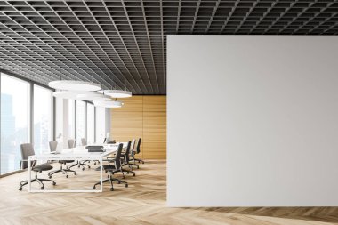 Beyaz ve ahşap duvarları, ahşap zemini, uzun bilgisayar masası ve kitaplığı olan şık bir açık uzay ofisi. Duvarı düzenle. 3d oluşturma