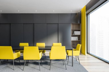 Gri duvarları, ahşap zemini, sarı sandalyeli uzun yemek masası olan şık bir yemek odası manzarası. 3d oluşturma