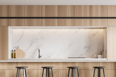 Beyaz mermer duvarlı, ahşap tabanlı ve tabureli modern mutfağı kapatın. 3d oluşturma