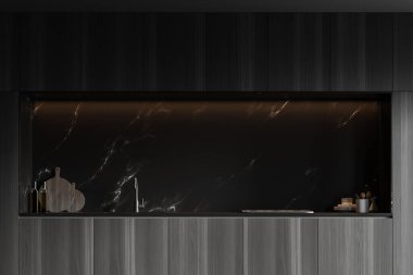 Lavabo ve ocağın içine monte edilmiş, siyah mermer duvarlı, şık mutfaktaki koyu ahşap dolapları kapatın. 3d oluşturma