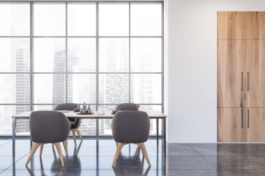 Beyaz duvarları, beton zemini, gri sandalyeli uzun yemek masası olan modern yemek odasının içi. 3d oluşturma